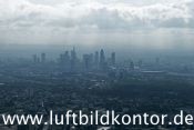 Frankfurter Skyline im Dunst Luftbild, Bernhard Fischer Luftbild, Nr 1735, 03.05.2011