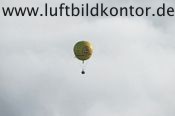 Gasballon ber den Wolken, Bernhard Fischer Luftbild, Nr 1642, 27.10.2010