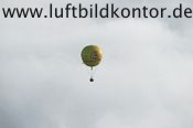 Gasballon �ber den Wolken, Bernhard Fischer Luftbild, Nr 1642, 27.10.2010