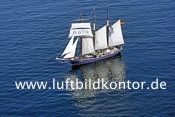die Santa Barbara Anna vor Rostock, 2381-kl, 30.08.2008, luftbildkontor Nr. 1277