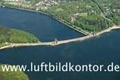 gewaltige Mengen von Bl�tenpollen in M�hnetalsperre, Luftbild Nr. 1721, 25.04.2011, Bernhard Fischer Luftbild