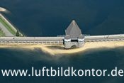 gewaltige Mengen von Bl�tenpollen in M�hnetalsperre, Luftbild Nr. 1722, 25.04.2011, Bernhard Fischer Luftbild