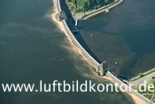 gewaltige Mengen von Bl�tenpollen in M�hnetalsperre, Luftbild Nr. 1724, 25.04.2011, Bernhard Fischer Luftbild
